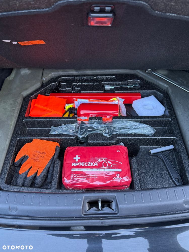 Toyota Avensis 2.0 D-4D Premium - 11