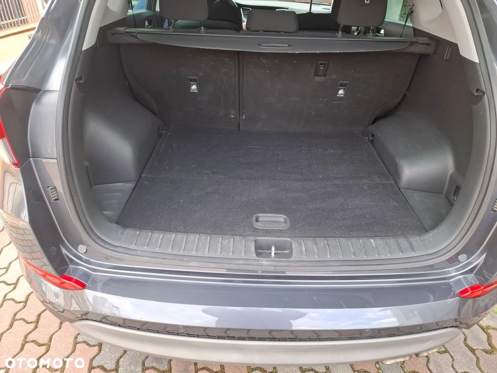 Hyundai Tucson 2.0 CRDI 4WD Automatik Style - 23