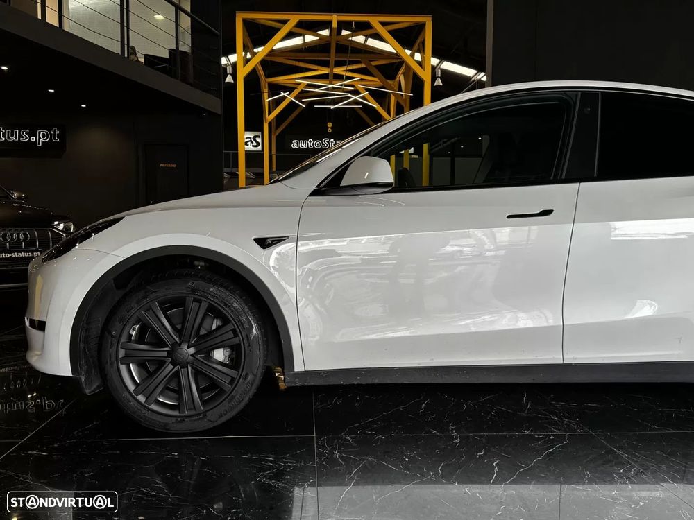 Tesla Model Y - 9