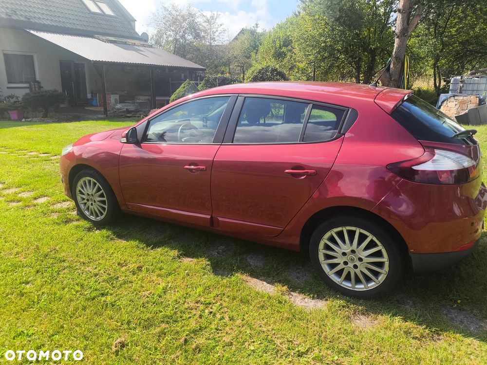 Renault Megane 2015 photo 2