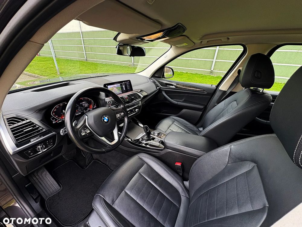 BMW X3 xDrive20d Luxury Line - 27