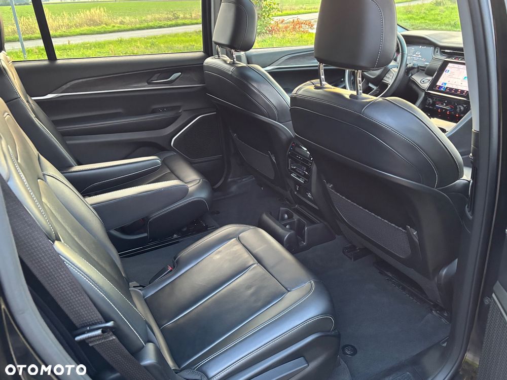 Jeep Grand Cherokee - 12