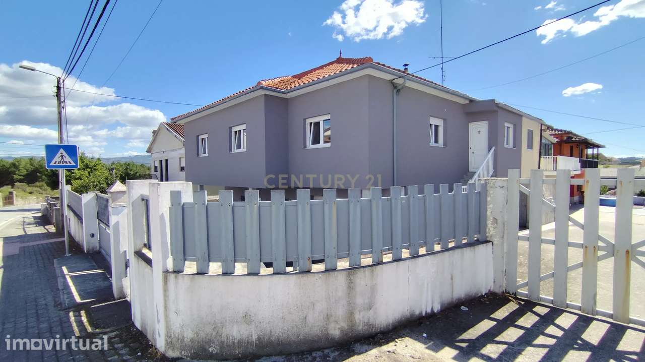 Moradia T4 numa Localização Privilegiada em Chaves - Grande imagem: 3/27