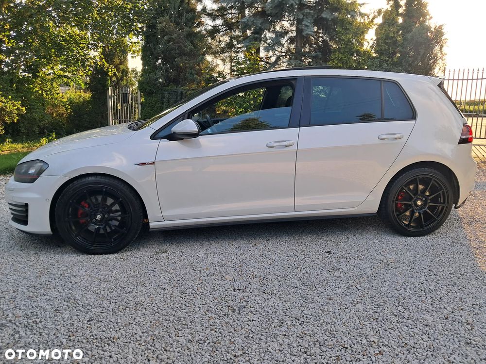 Volkswagen Golf - 10