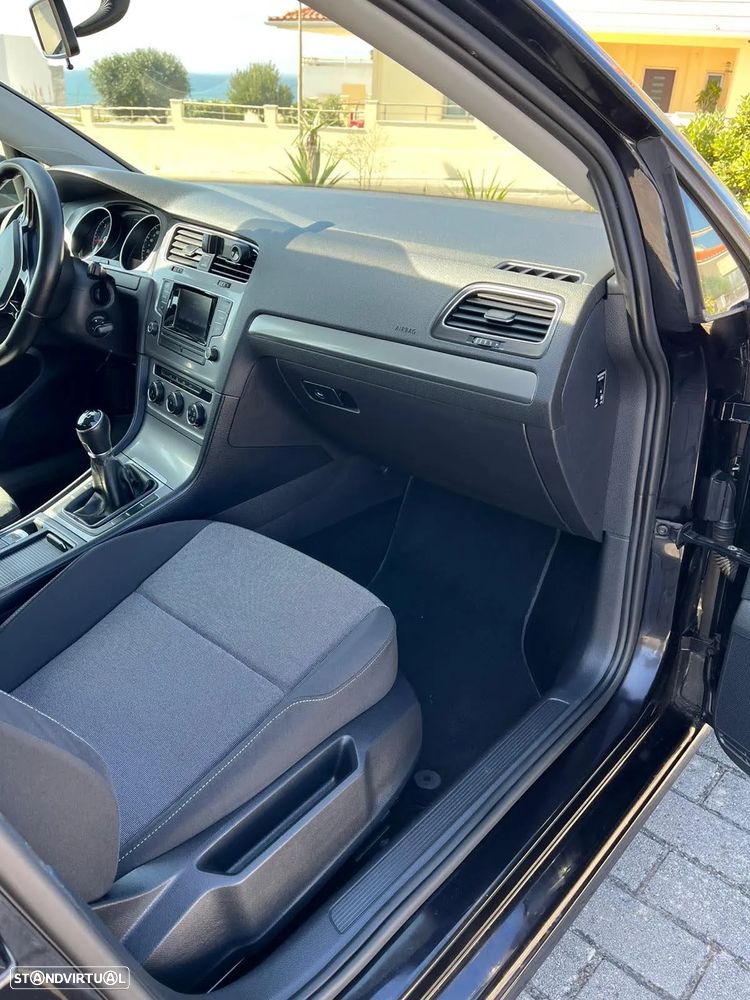 VW Golf 1.6 TDi Trendline BlueMotion - 27
