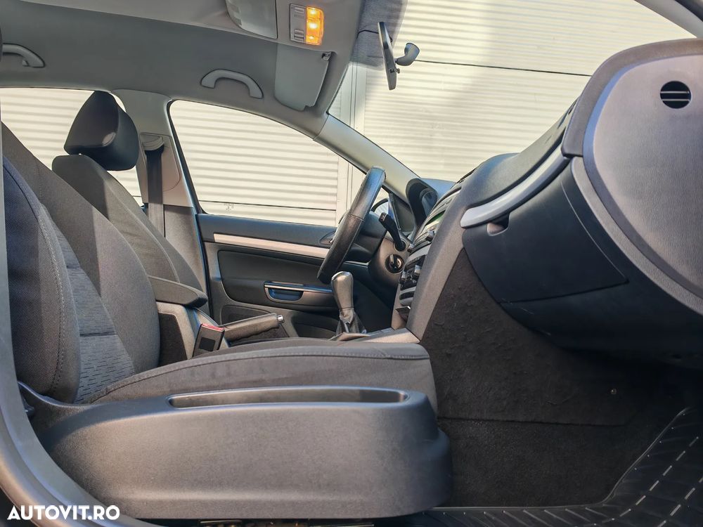 Skoda Octavia 1.6 MPI Ambiente - 21