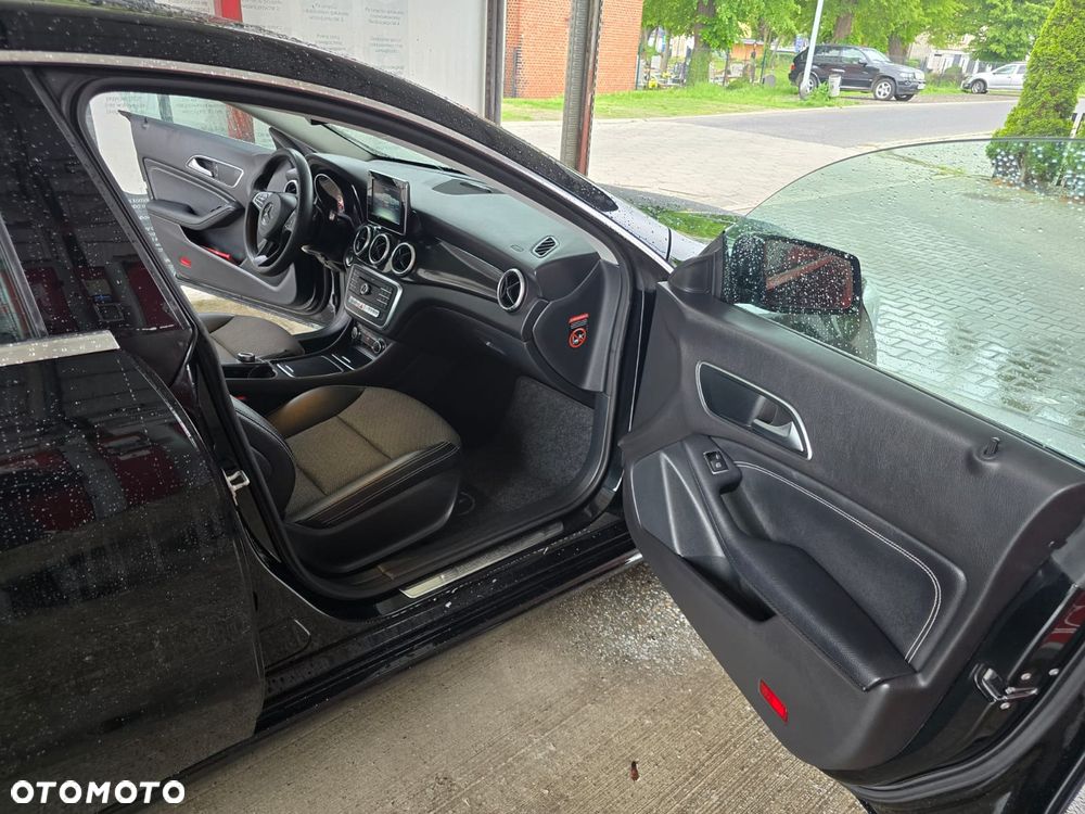 Mercedes-Benz CLA 180 7G-DCT - 12