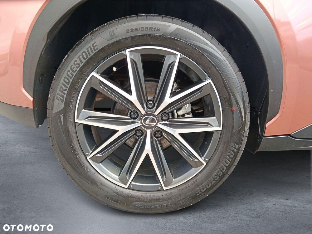 Lexus LBX 1.5 Hybrid Emotion - 18