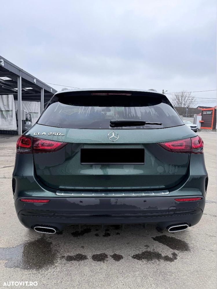 Mercedes-Benz GLA - 4