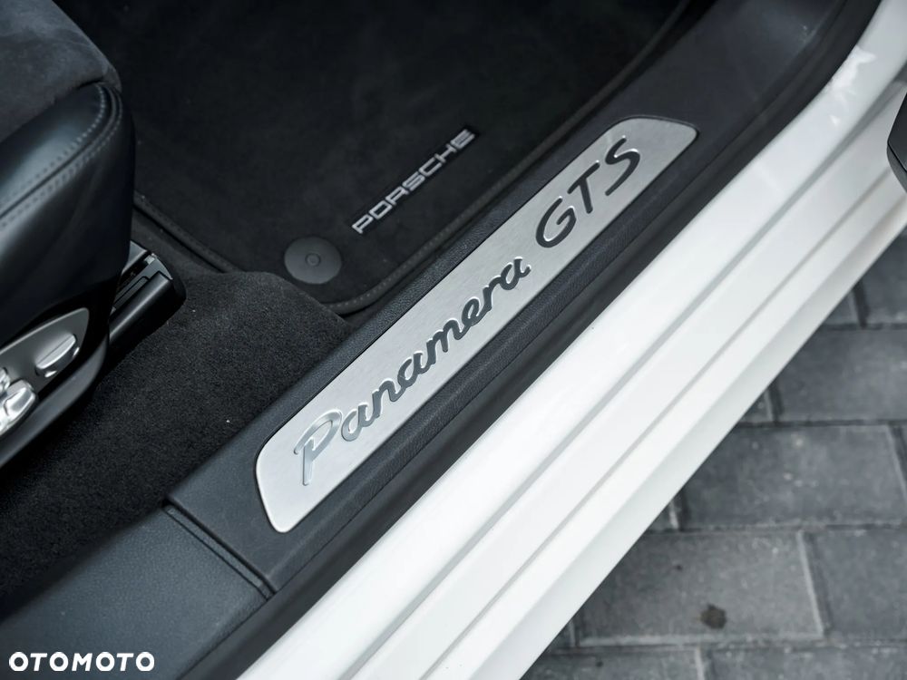 Porsche Panamera GTS PDK - 23