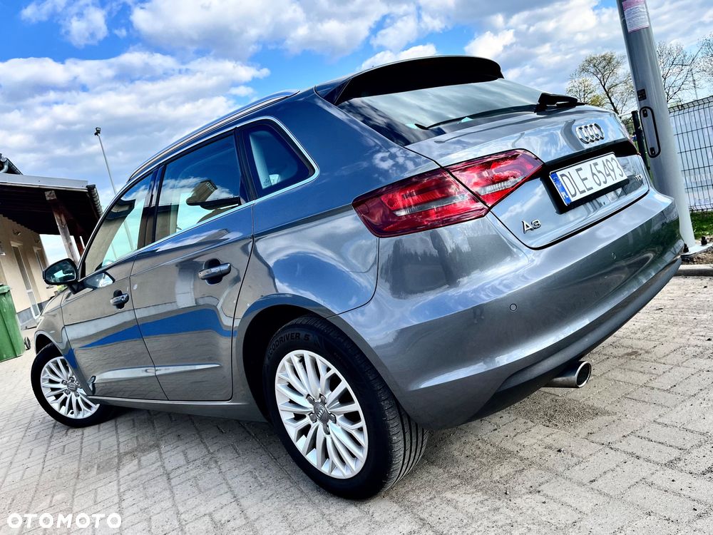 Audi A3 Sportback 1.6 TDI S tronic Attraction - 4