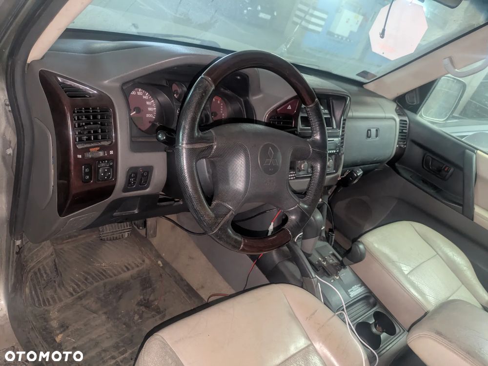 Mitsubishi Pajero 3.2 DID 7os - 11