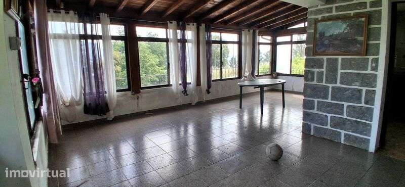 Casa espaçosa com anexos e jardim - Grande imagem: 3/4