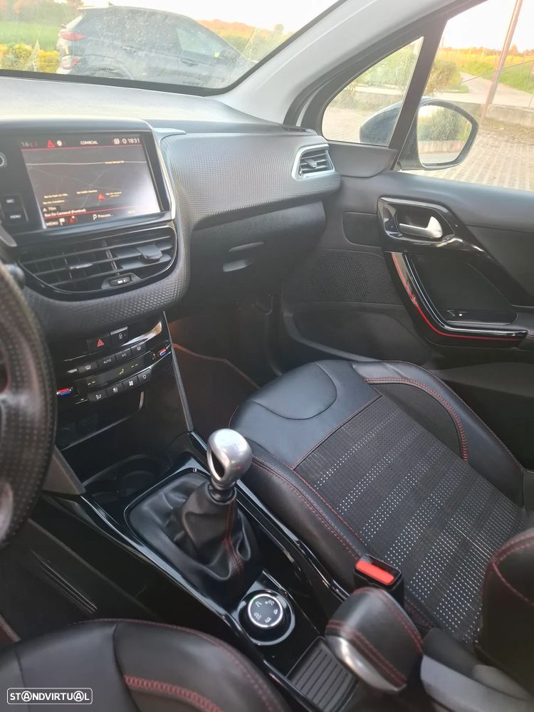 Peugeot 2008 1.6 BlueHDi GT Line - 13
