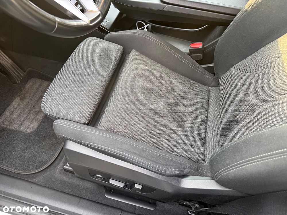 BMW Seria 2 218i - 23