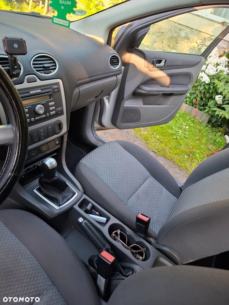 Ford Focus 1.6 Ambiente - 16