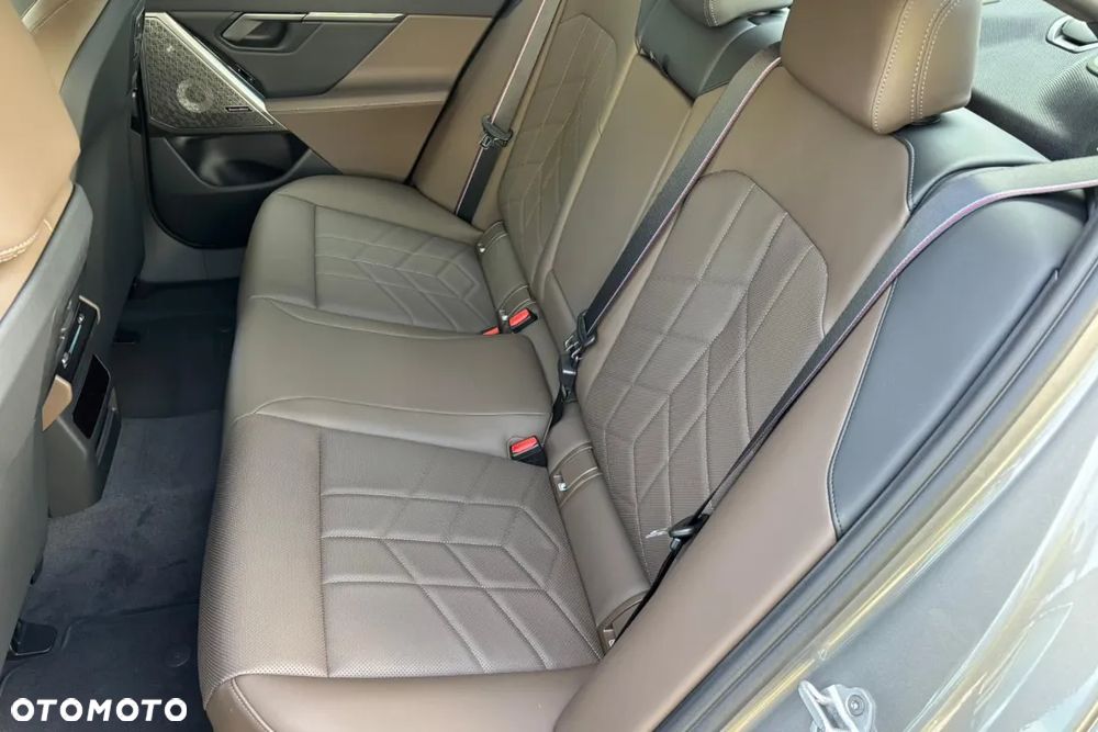 BMW Seria 5 540d xDrive mHEV M Sport - 9