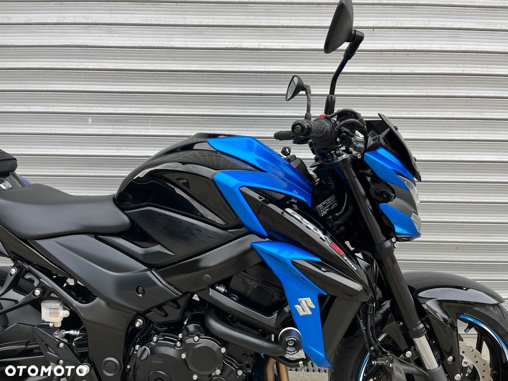 Suzuki GSX - 34