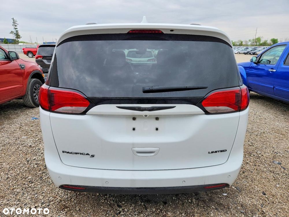 Chrysler Pacifica - 6