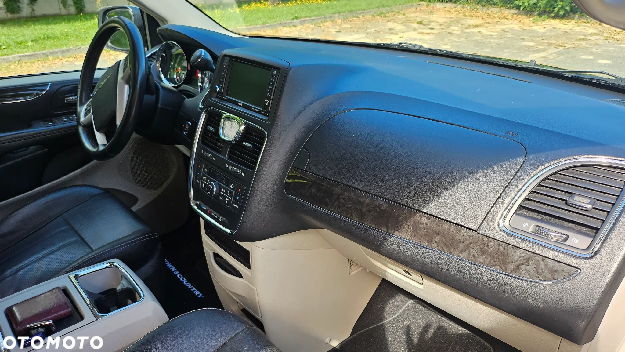 Chrysler Town & Country 3.6 Limited - 10