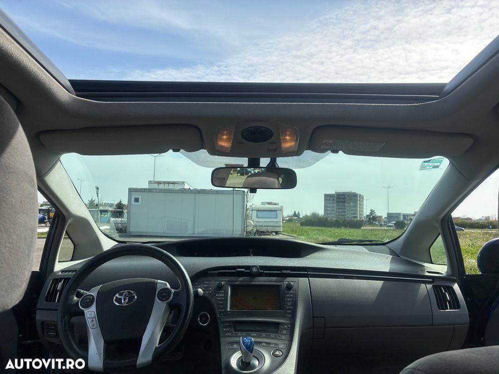 Toyota Prius (Hybrid) Sol Plus - 11