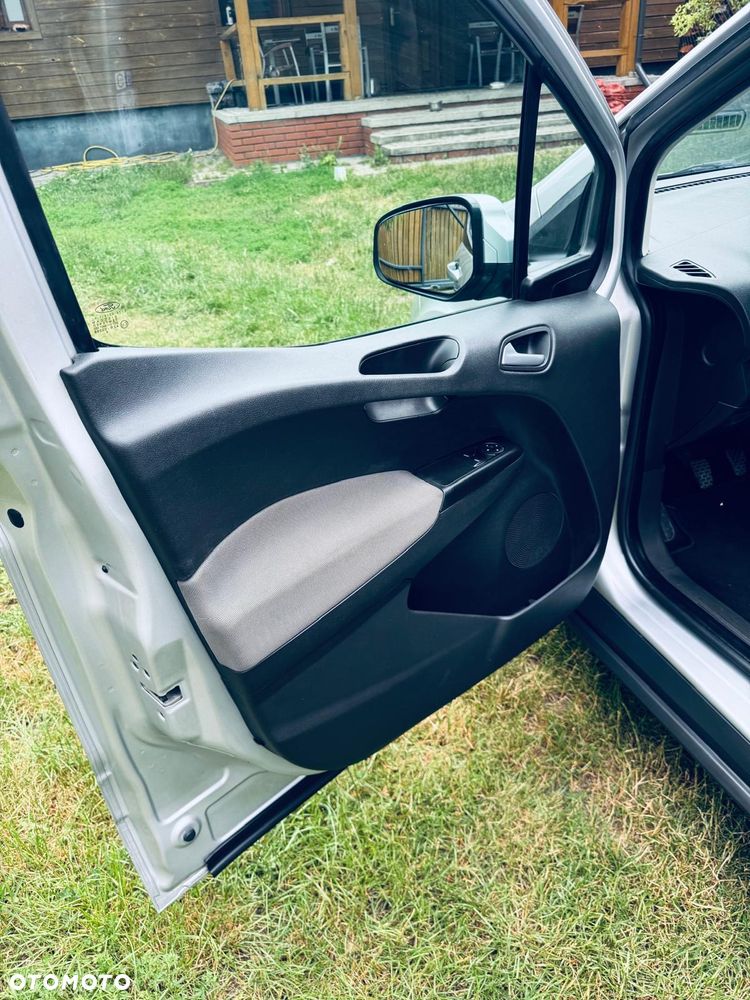 Ford E-Tourneo Courier - 13