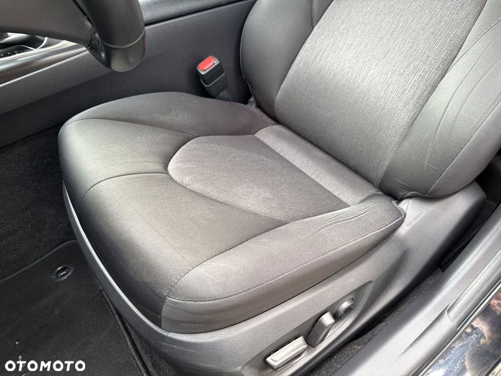 Toyota Camry 2.5 Hybrid Comfort CVT - 12