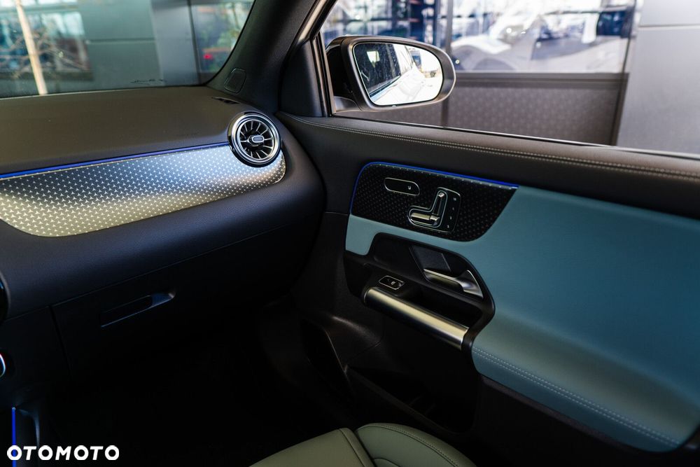 Mercedes-Benz GLA - 17