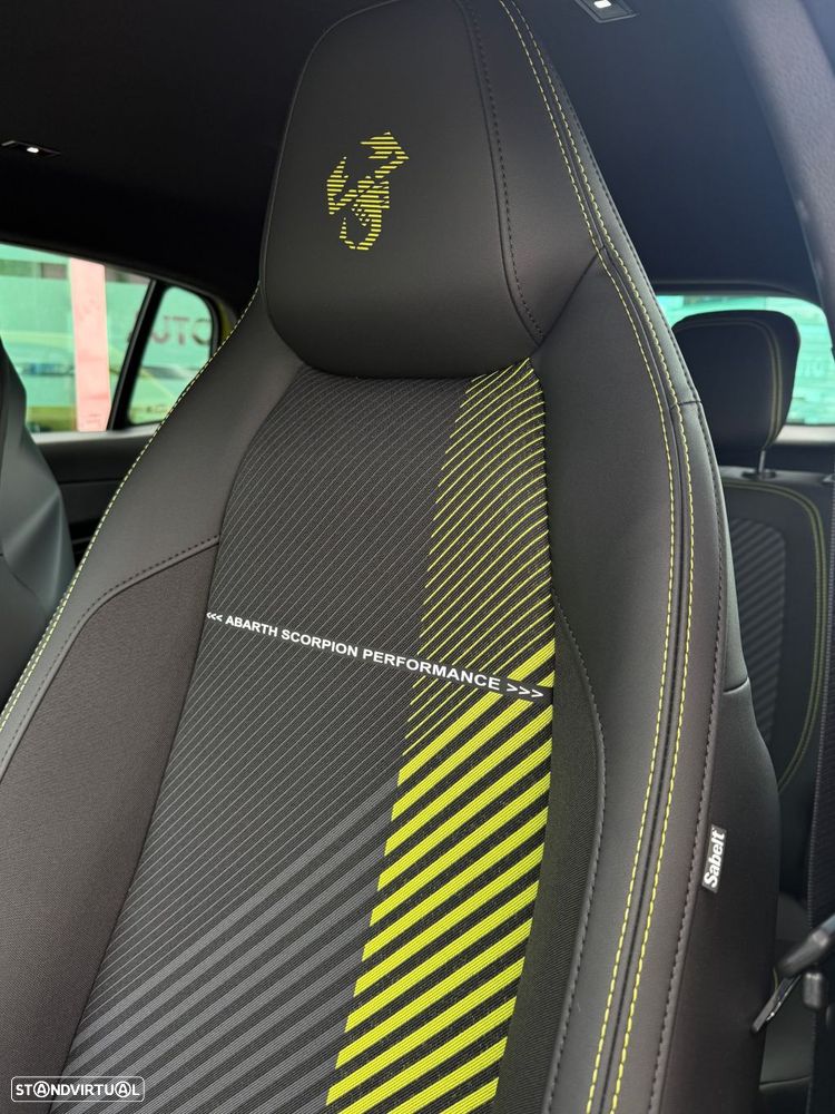 Abarth 600e 54 kWh Turismo - 11