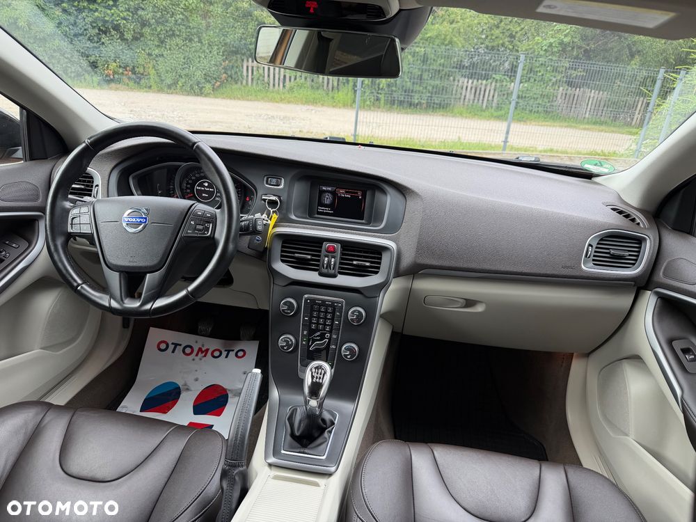 Volvo V40 T3 R Design - 22