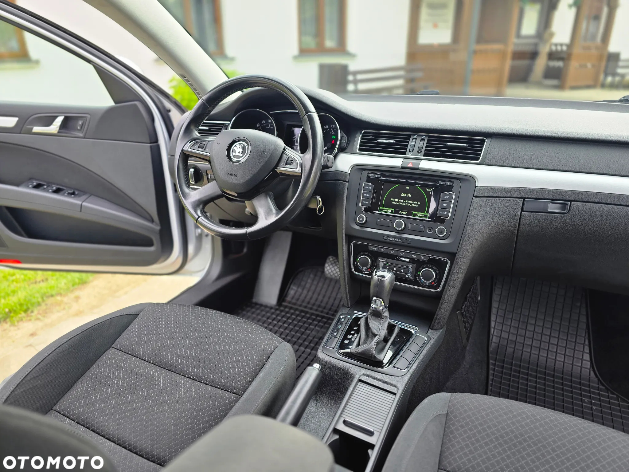 Skoda Superb 2.0 TDI Comfort DSG - 17
