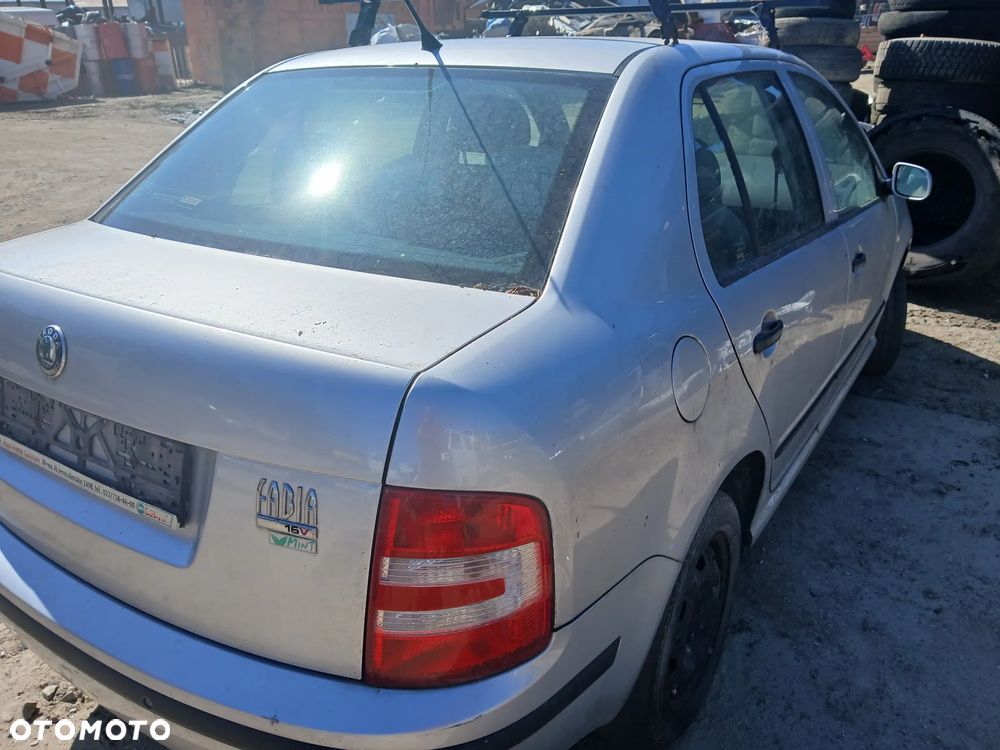 skoda fabia I LF7T  fotel fotele kanapa deska kokpit podsufitka boczek boczki klamka podłokietnik - 2