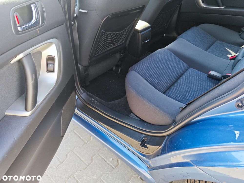 Subaru Legacy - 23