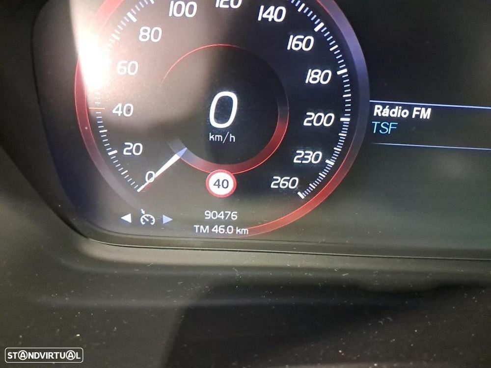 Volvo XC 40 1.5 T2 Momentum Core Geartronic - 7