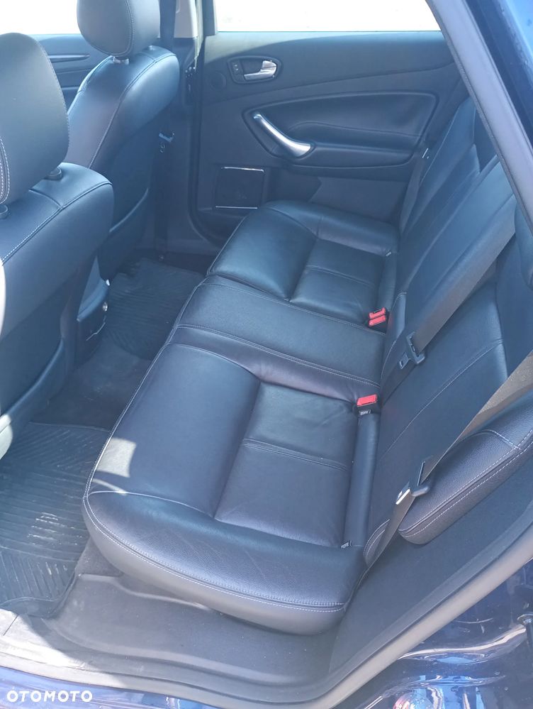 Ford Mondeo 2.0 TDCi Ghia - 11