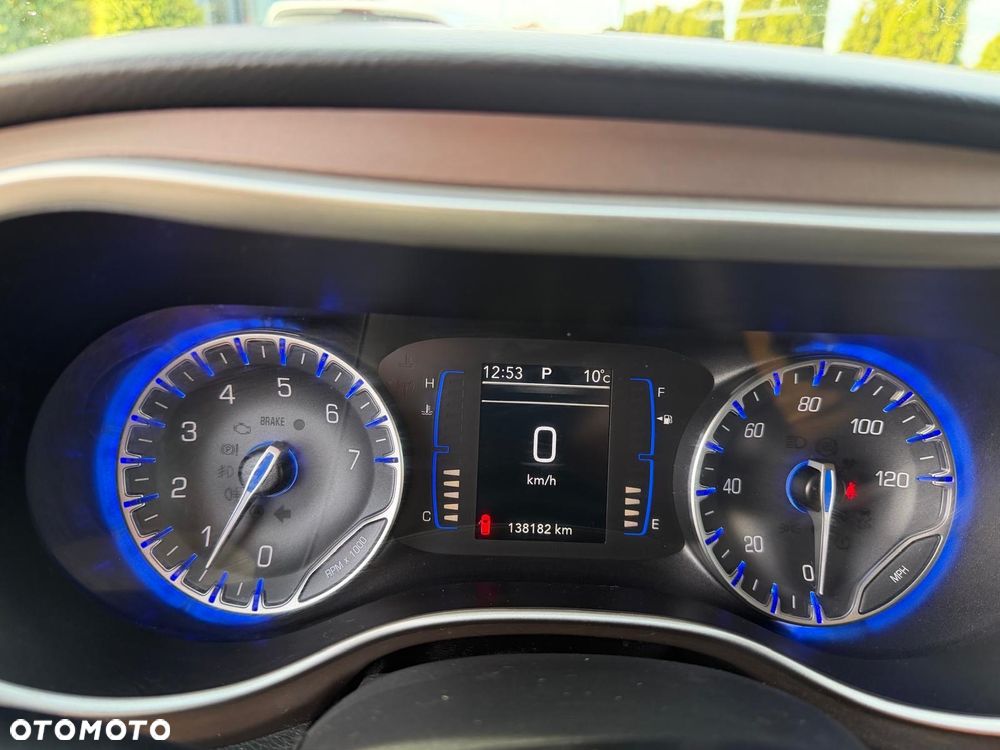 Chrysler Pacifica - 9