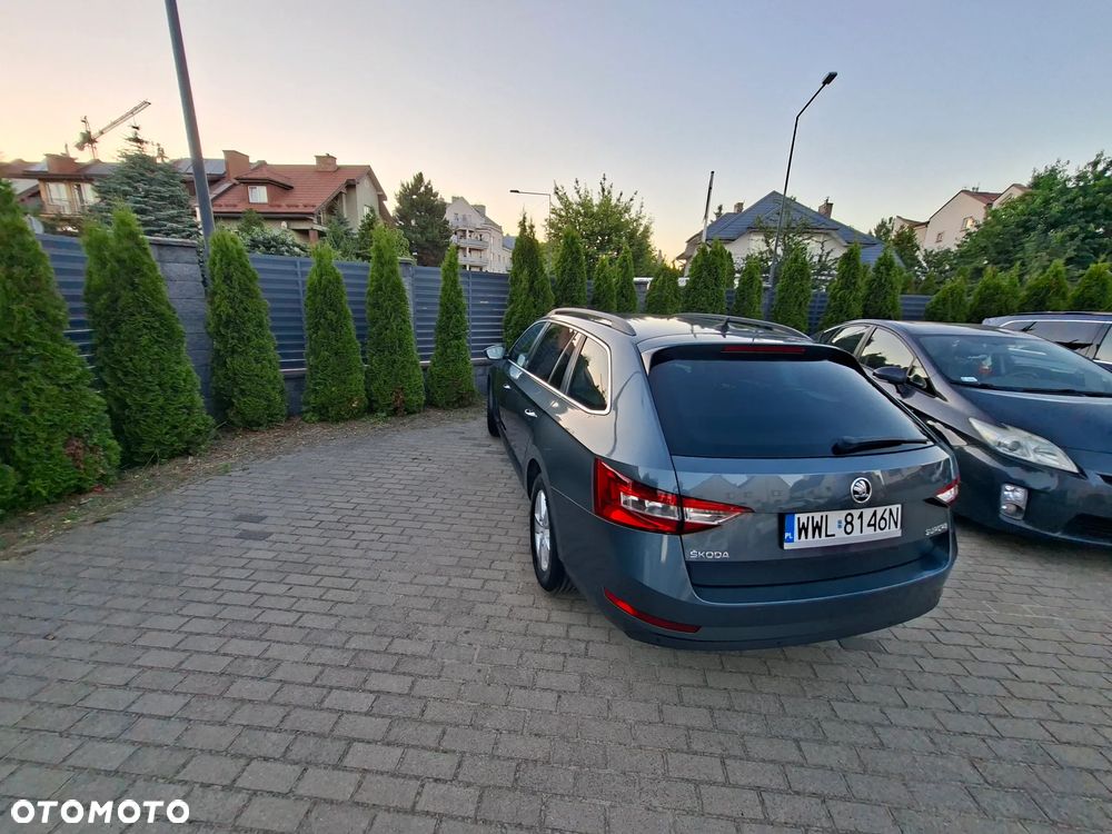 Skoda Superb 2.0 TDI Ambition - 14