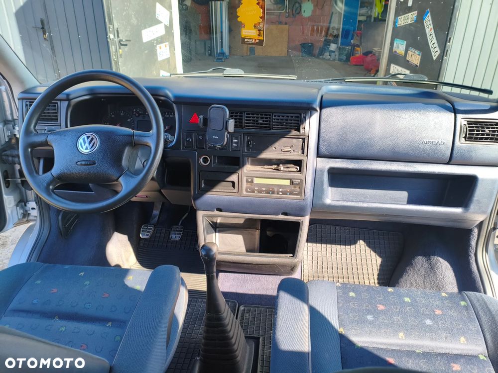 Volkswagen Caravelle - 8