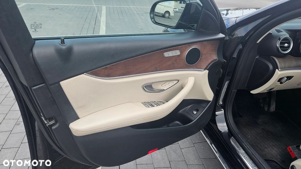 Mercedes-Benz Klasa E 220 d 9G-TRONIC - 12
