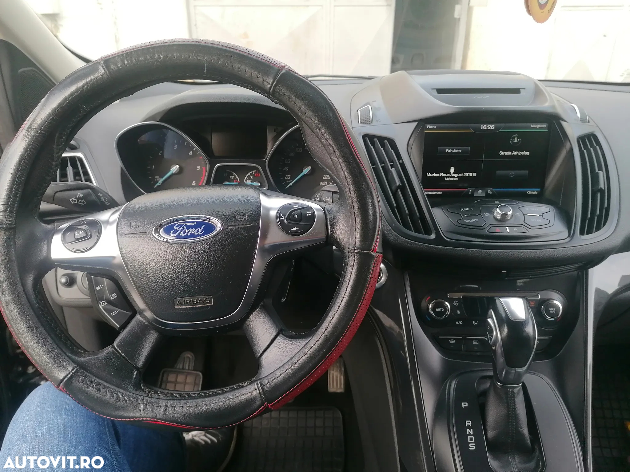 Ford Kuga - 10