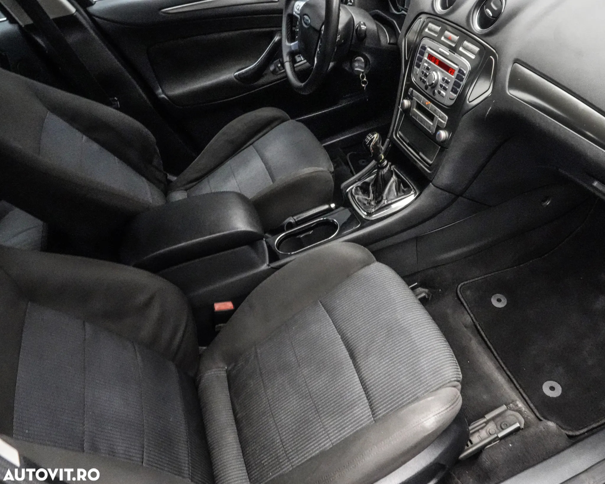 Ford Mondeo 1.8 TDCi Trend - 12