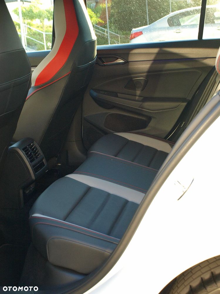 Volkswagen Golf - 14