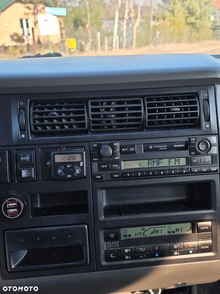 Volkswagen Caravelle - 7