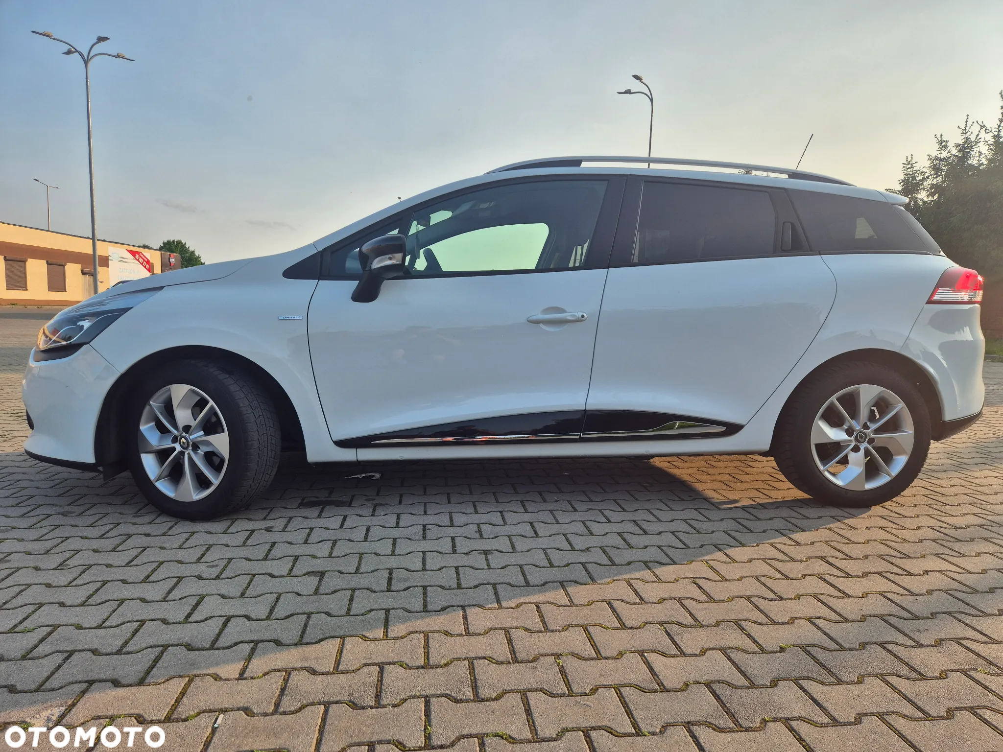 Renault Clio 0.9 TCe Limited - 16