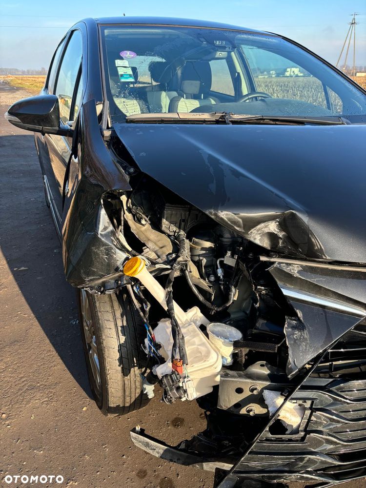 Toyota Yaris Hybrid 100 Dynamic - 11