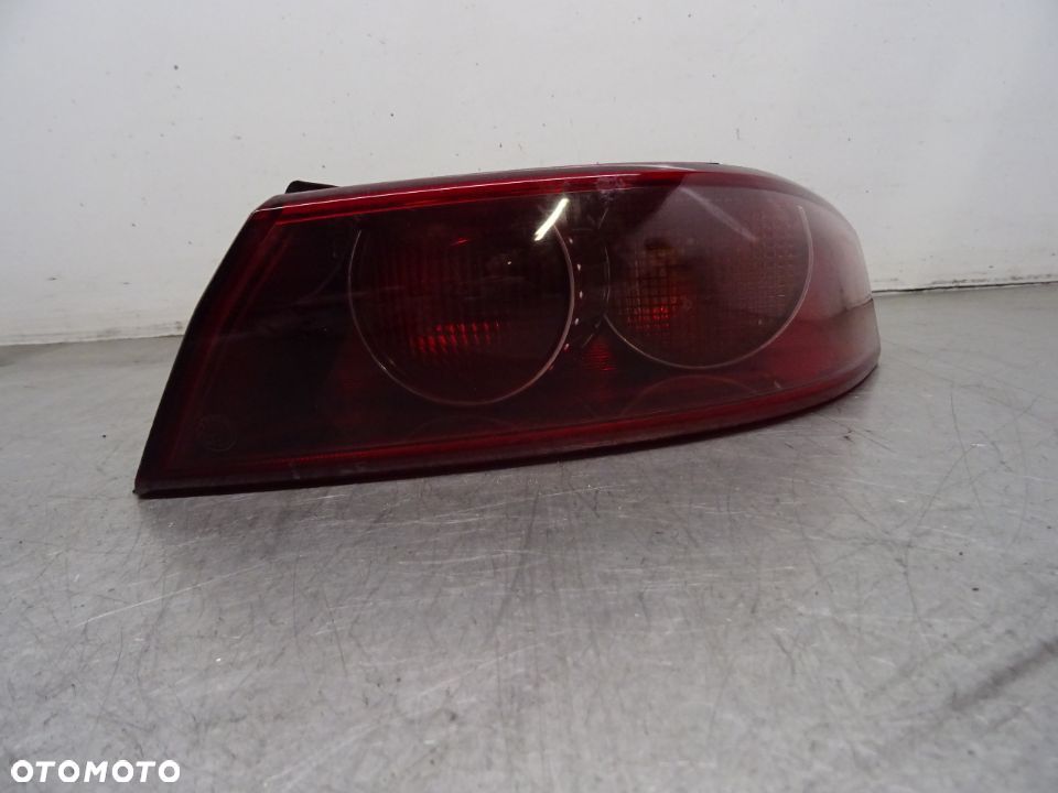 ALFA ROMEO 159 05-11 SEDAN 1.9 JTD LAMPA PRAWY LEWY TYŁ TYLNA W BŁOTNIK - 6