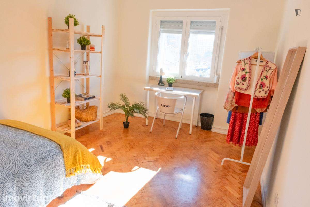 Quarto - localizado em Roma-Areeiro Lisbon - Grande imagem: 4/11