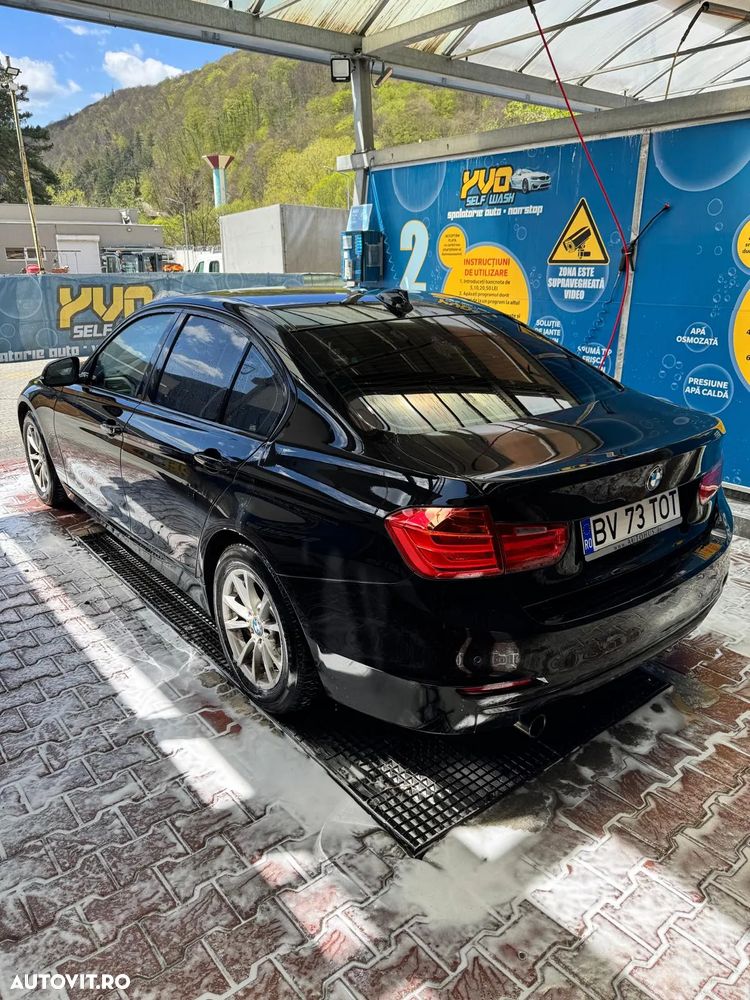 BMW Seria 3 320i Aut. - 6