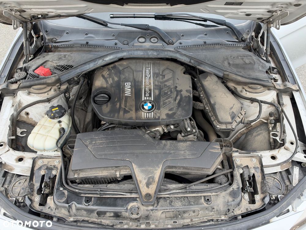 BMW Seria 3 318d DPF Edition Sport - 17
