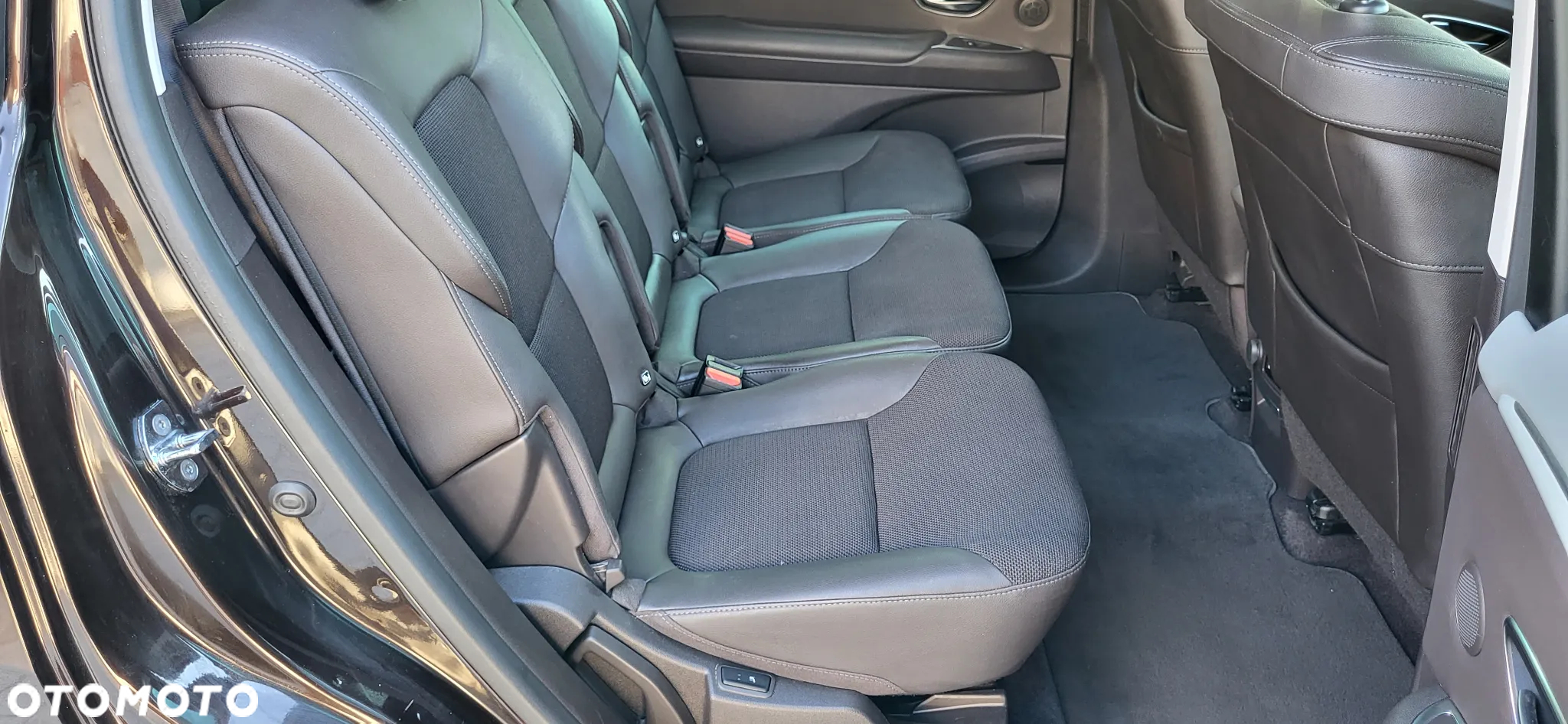 Renault Espace 1.6 dCi Energy Initiale Paris EDC 7os - 32